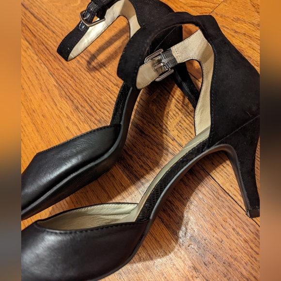 Worthington mixed media black classic vamp kitten heels - Picture 2 of 9